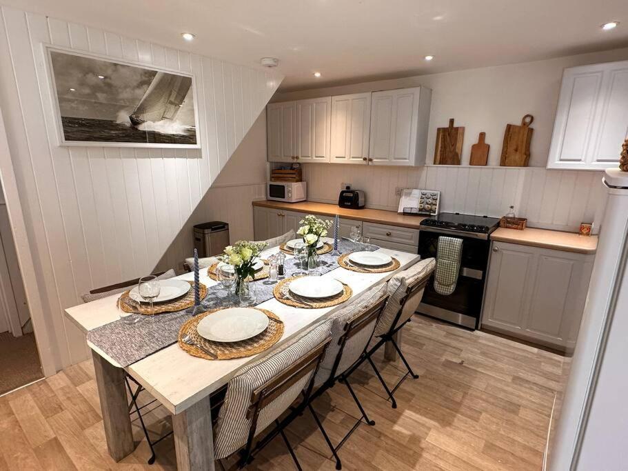 Stylish 3Br Cowes Cottage Close To The Waterfront Eksteriør billede